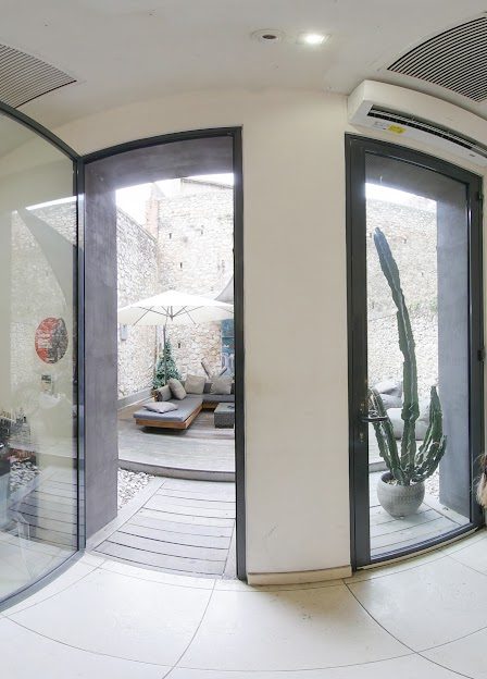 Le patio arboré du Faubourg, espace extérieur privatisable à Marseille 8e
